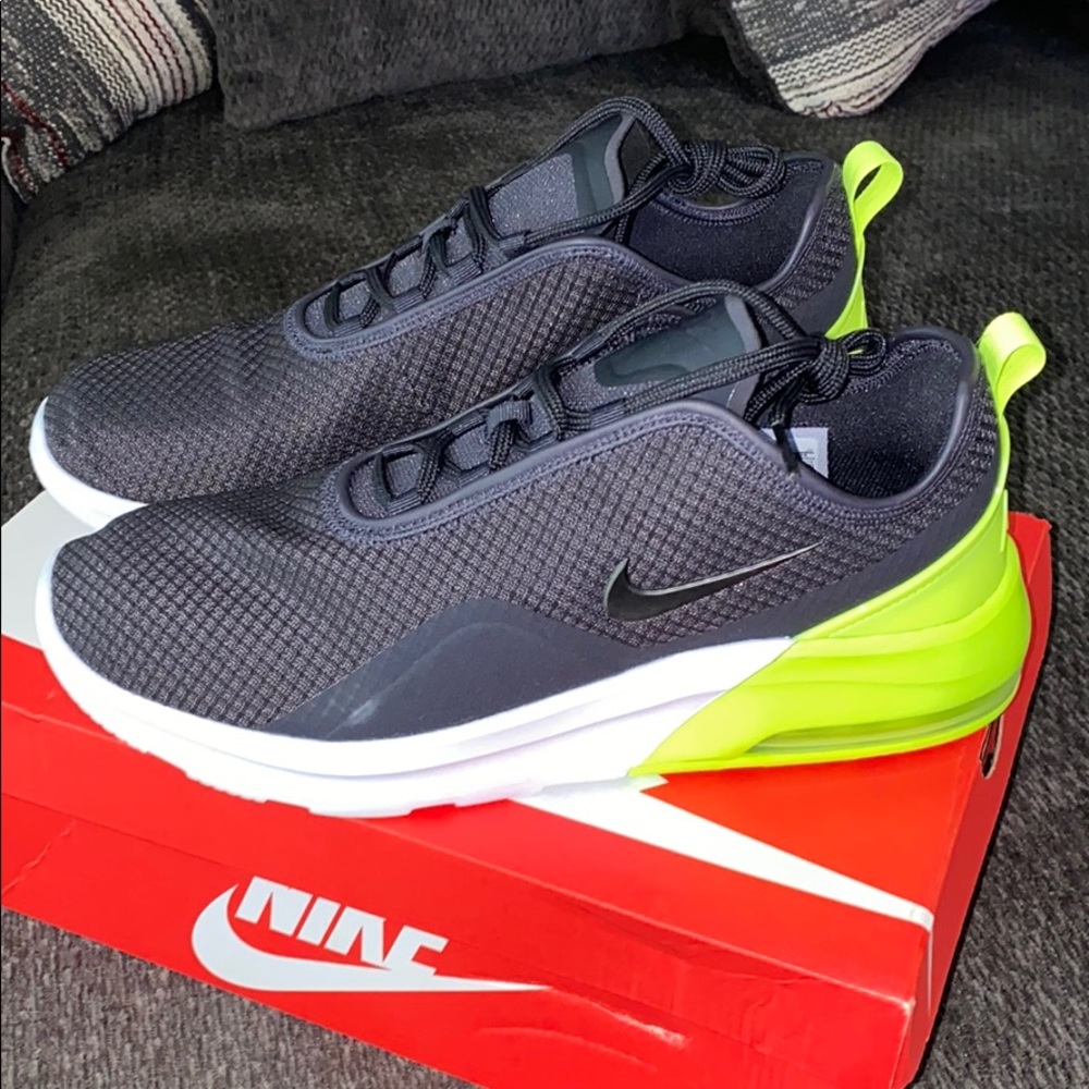 Nike Air Max Motion 2
